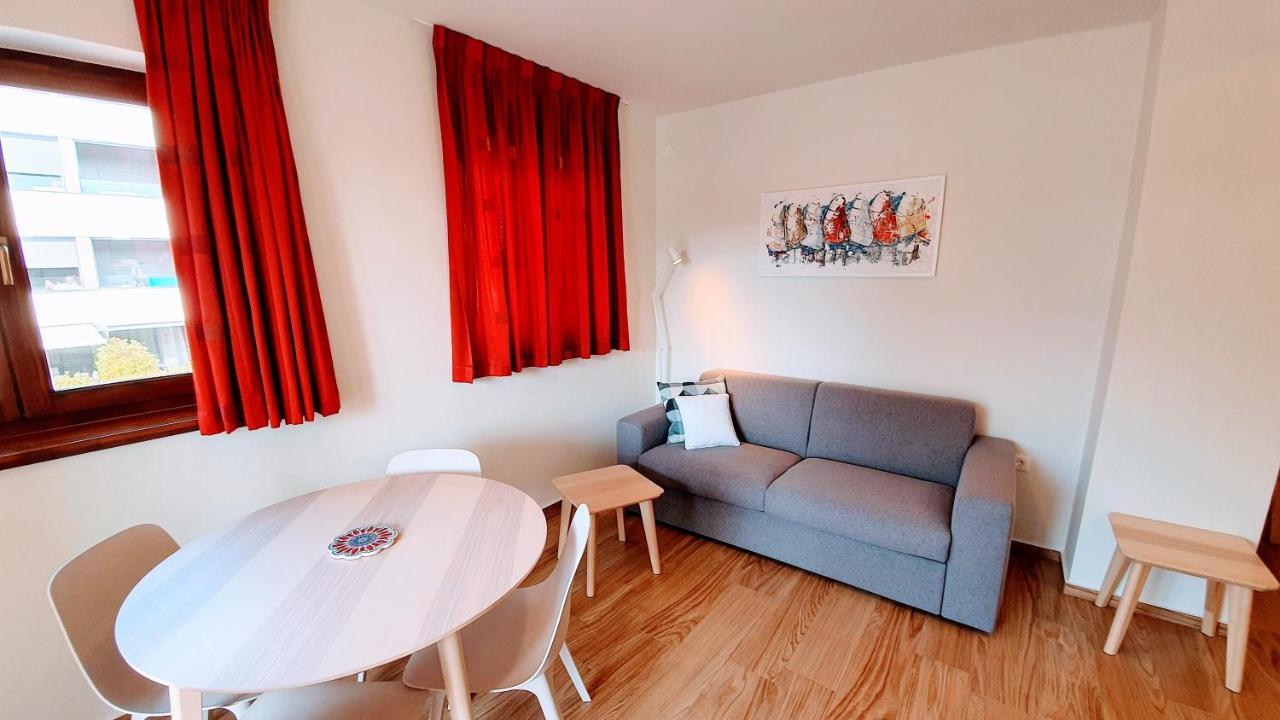 Luxury Apartment - Few Minutes From The Sea Πόρετς Εξωτερικό φωτογραφία