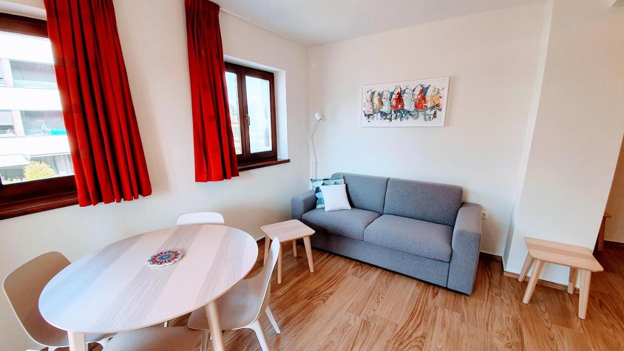 Luxury Apartment - Few Minutes From The Sea Πόρετς Εξωτερικό φωτογραφία