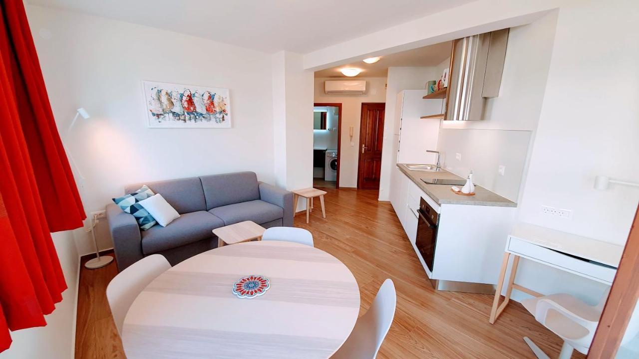 Luxury Apartment - Few Minutes From The Sea Πόρετς Εξωτερικό φωτογραφία